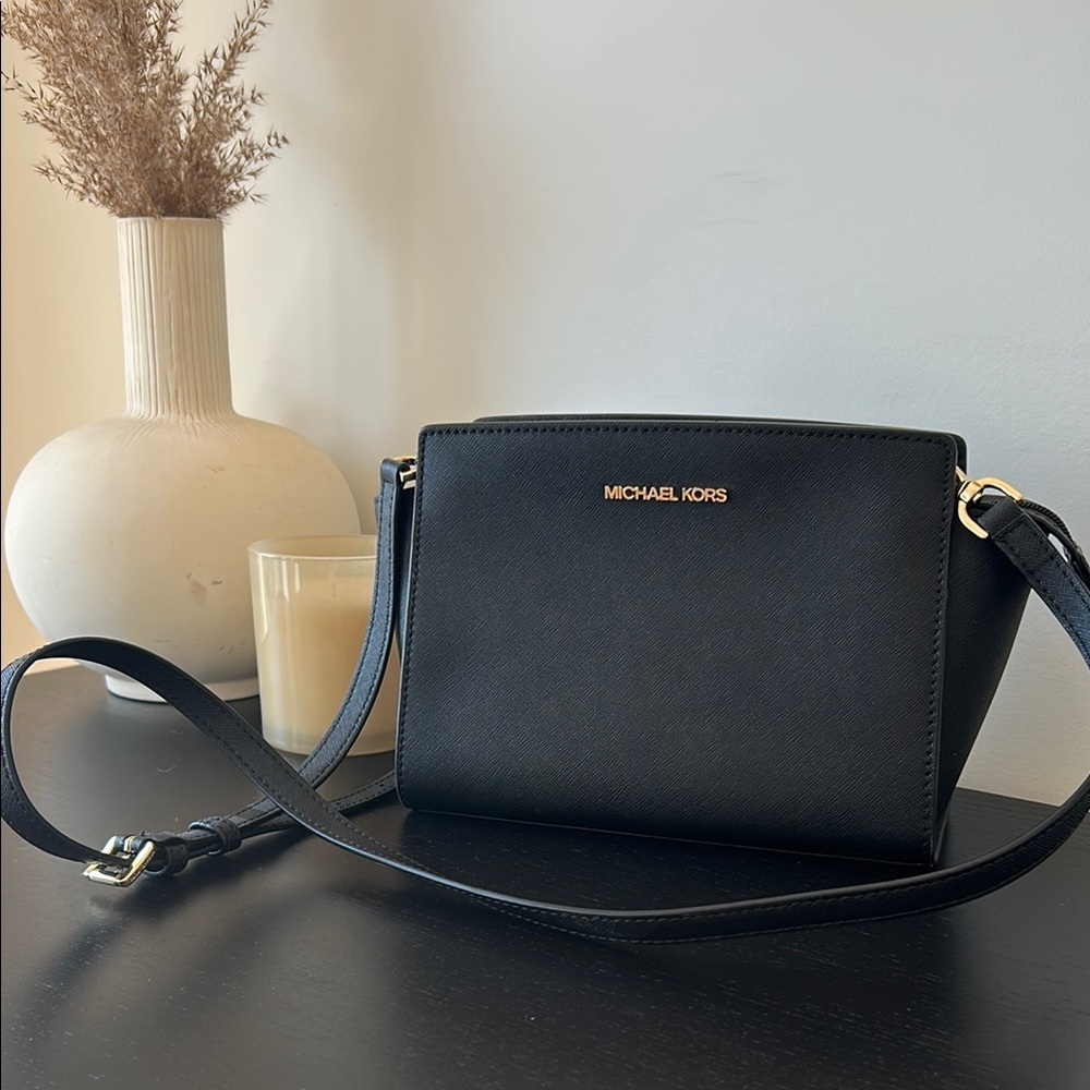 Michael Kors Elegant Black Crossbody Bag
